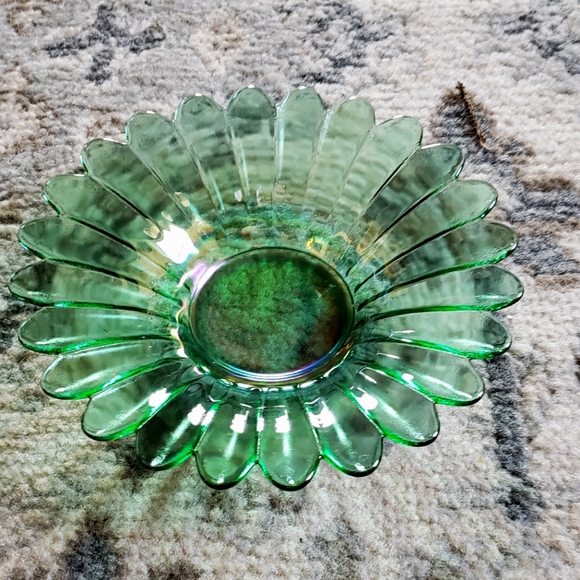 Green Carnival Glass Flower Dish Candle Holder - Picture 1 of 6
